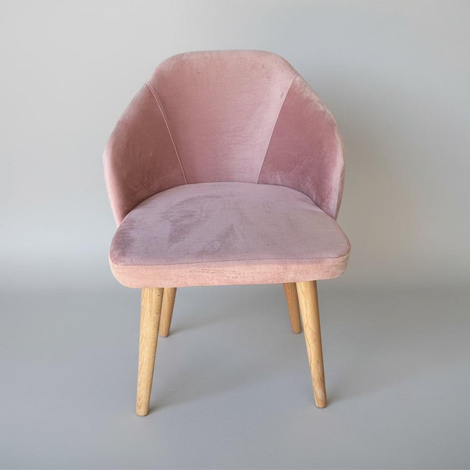 👑 كرسي مخملي فخم بتصميم عصري وألوان مبهرة 👑