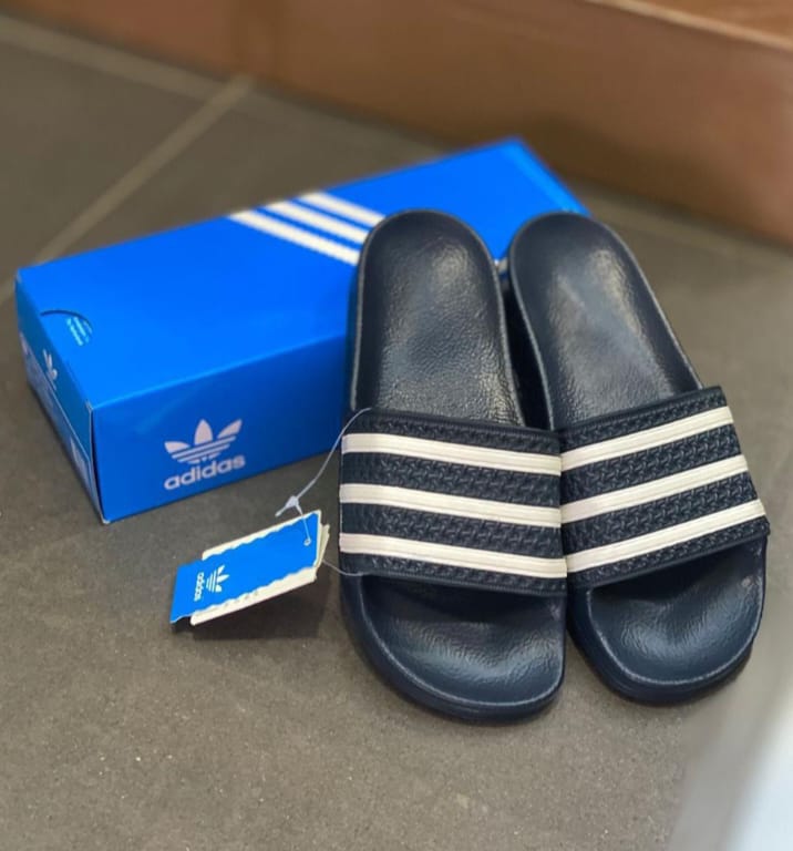 👟 Adidas Originals – أيقونة الراحة والأناقة