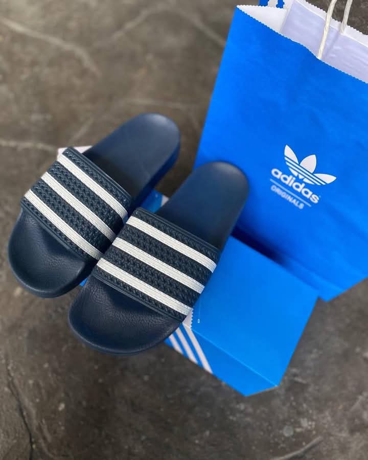 👟 Adidas Originals – أيقونة الراحة والأناقة