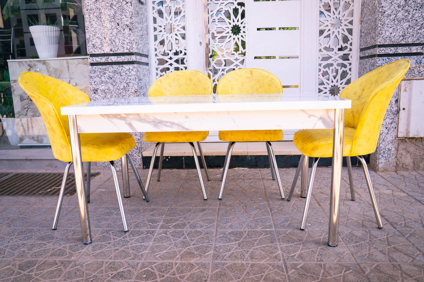 🍽️ طاولة الطعام المثالية لبيتك!