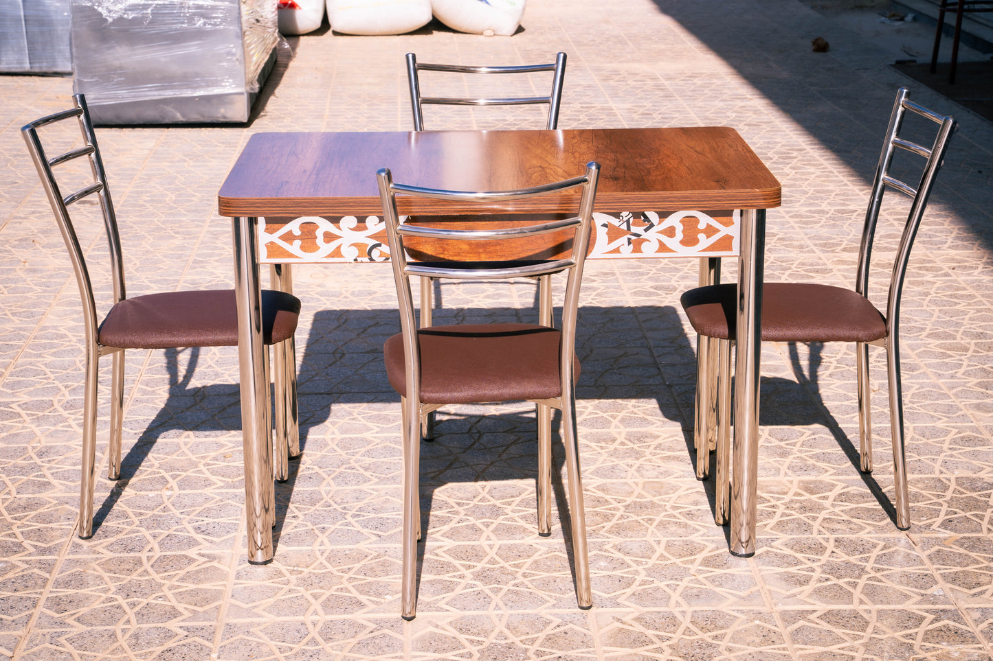 🍽️ طاولة الطعام المثالية لبيتك!