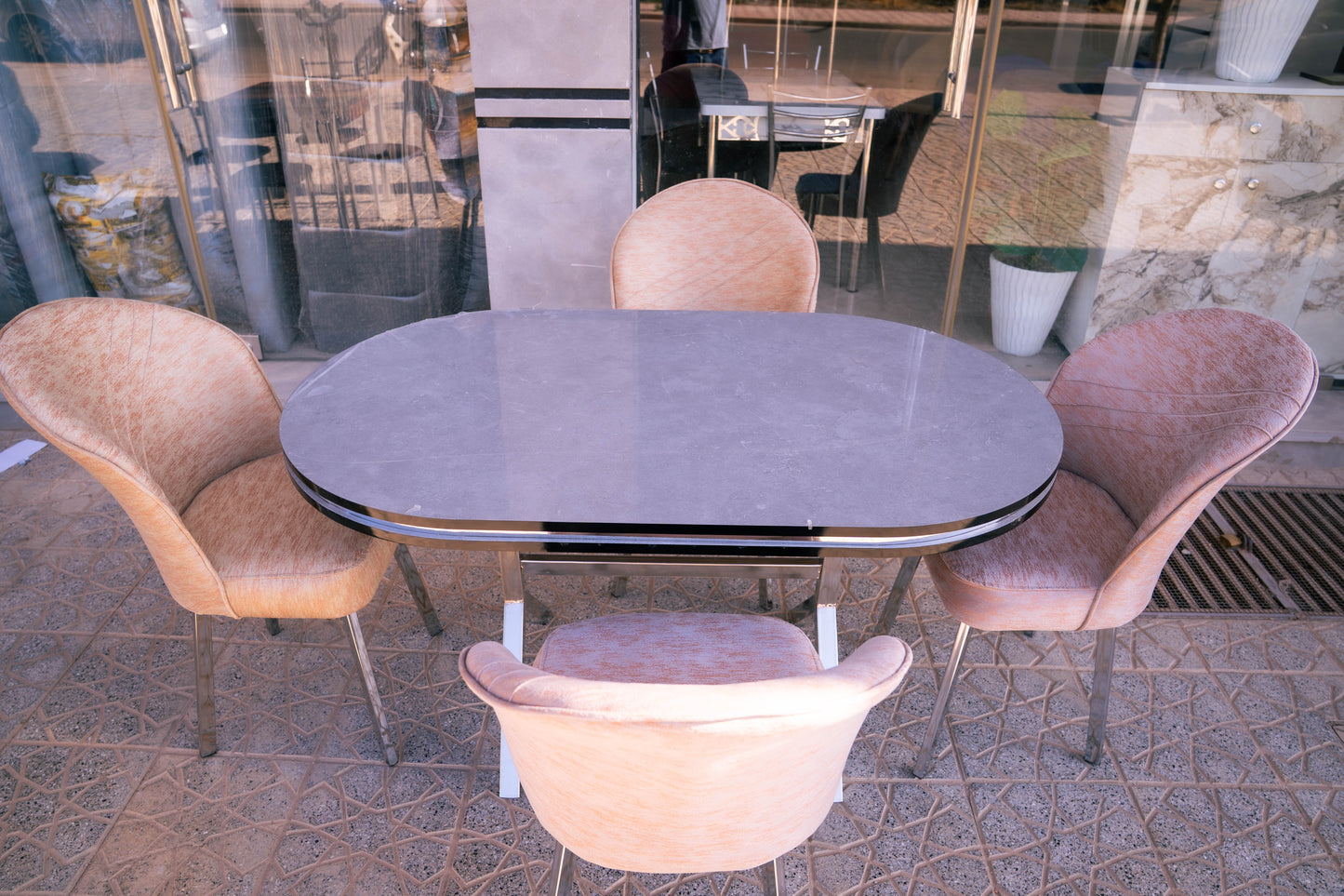 🍽️ طاولة الطعام المثالية لبيتك!