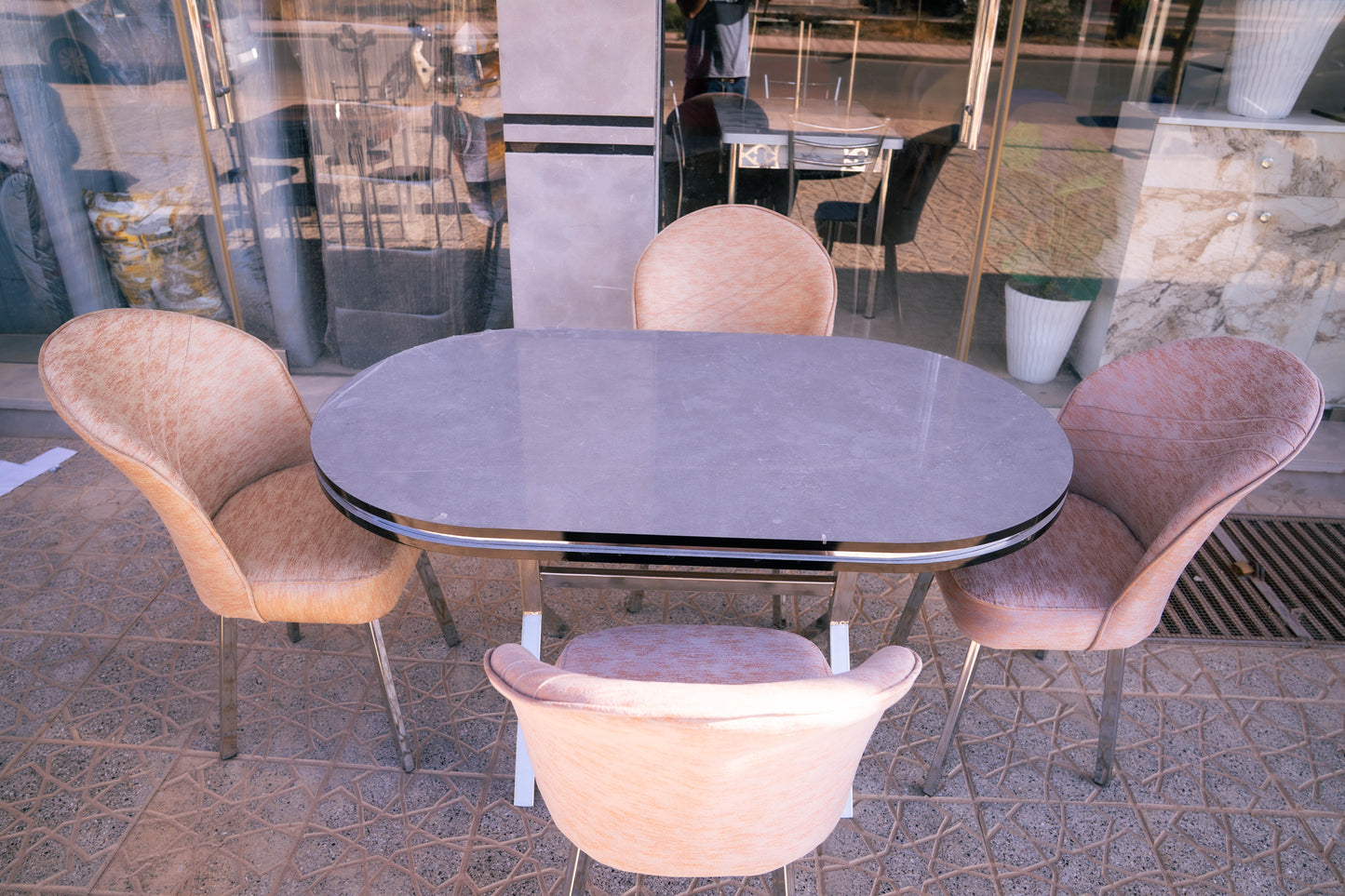 🍽️ طاولة الطعام المثالية لبيتك!